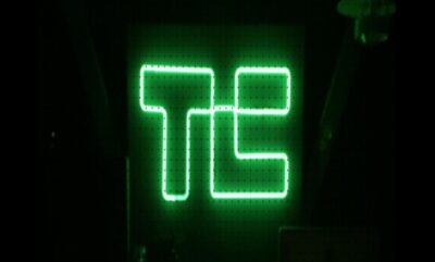 ربات های سگ بیپل؛ هنرمند دیجیتال چهره خود را بر روی سگ رباتیک 100 هزار دلاری قرار داد و فروخته شد