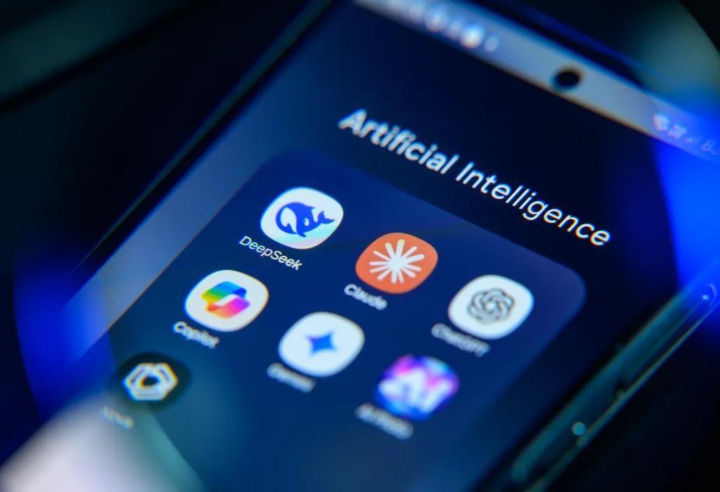 افزایش نگرانی ها از آسیب های چت بات برای نوجوانان؛ استفاده روزانه 30٪ از نوجوانان آمریکایی