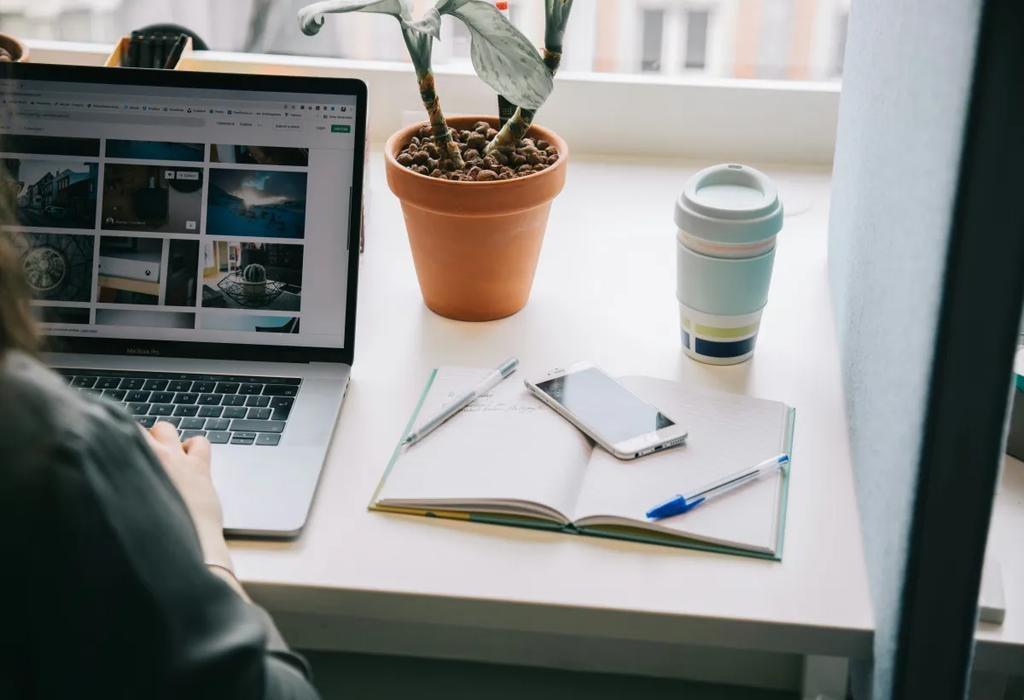 بهترین ابزارهای مسدود کننده حواس پرتی برای افزایش تمرکز در دی 1404