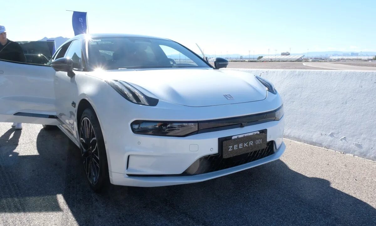 تسهیل مسیر ورود خودروهای برقی چینی به آمریکا با کاهش تعرفه توسط کانادا