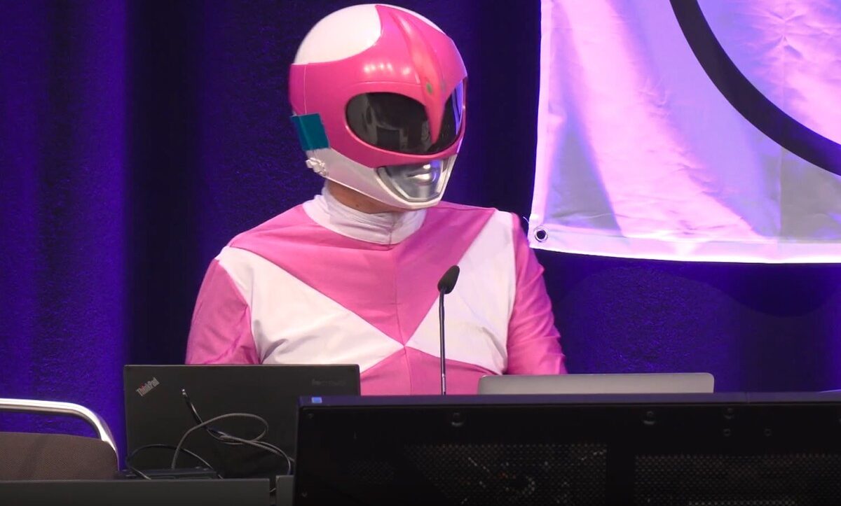 حذف سایت های نژادپرست توسط هکتیویست در کنفرانس هکری