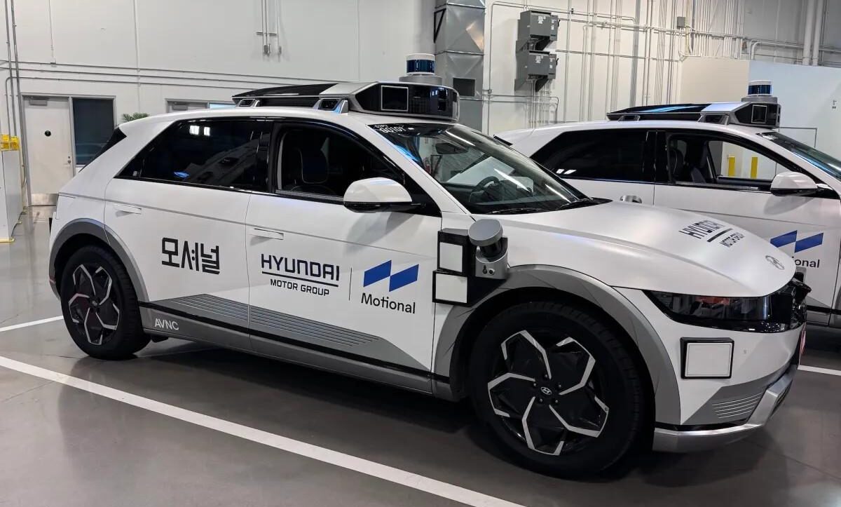 ربات تاکسی خودران موشنال و تحول هوش مصنوعی تا دی 1405