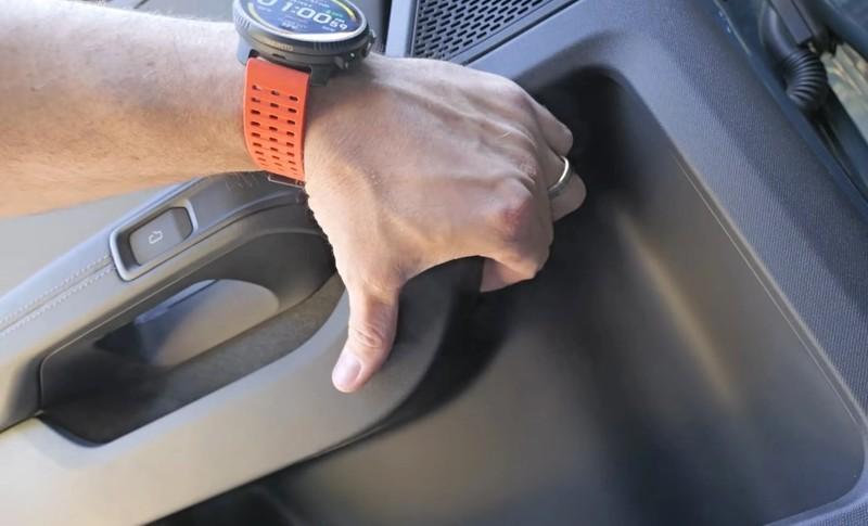 نمایی از سیستم باز کردن اضطراری دستی R2