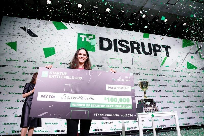 والنتینا آگودلو وارگاس، هم بنیان گذار و مدیرعامل Salva Health و برنده Startup Battlefield 2024، در روز سوم TechCrunch Disrupt 2024 در Moscone Center در تاریخ 9 آبان 1403 در سان فرانسیسکو روی صحنه ایستاده است. فرصت ثبت نام با تخفیف Disrupt را از دست ندهید.