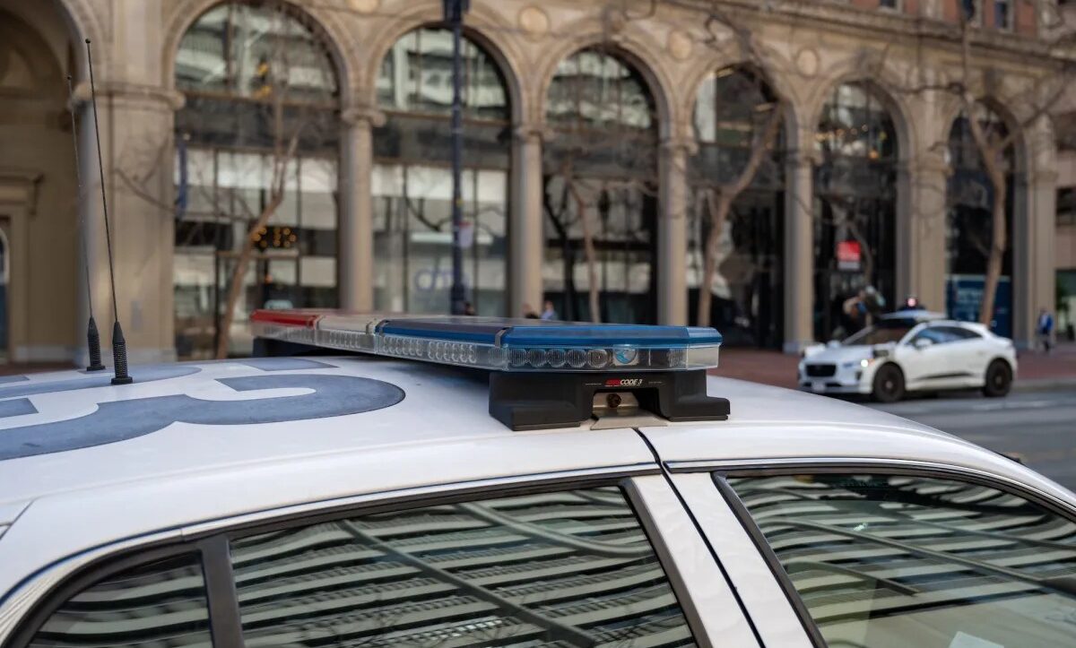 بررسی چالش ها و مشکلات وایمو با اورژانس در هدایت خودروهای خودران