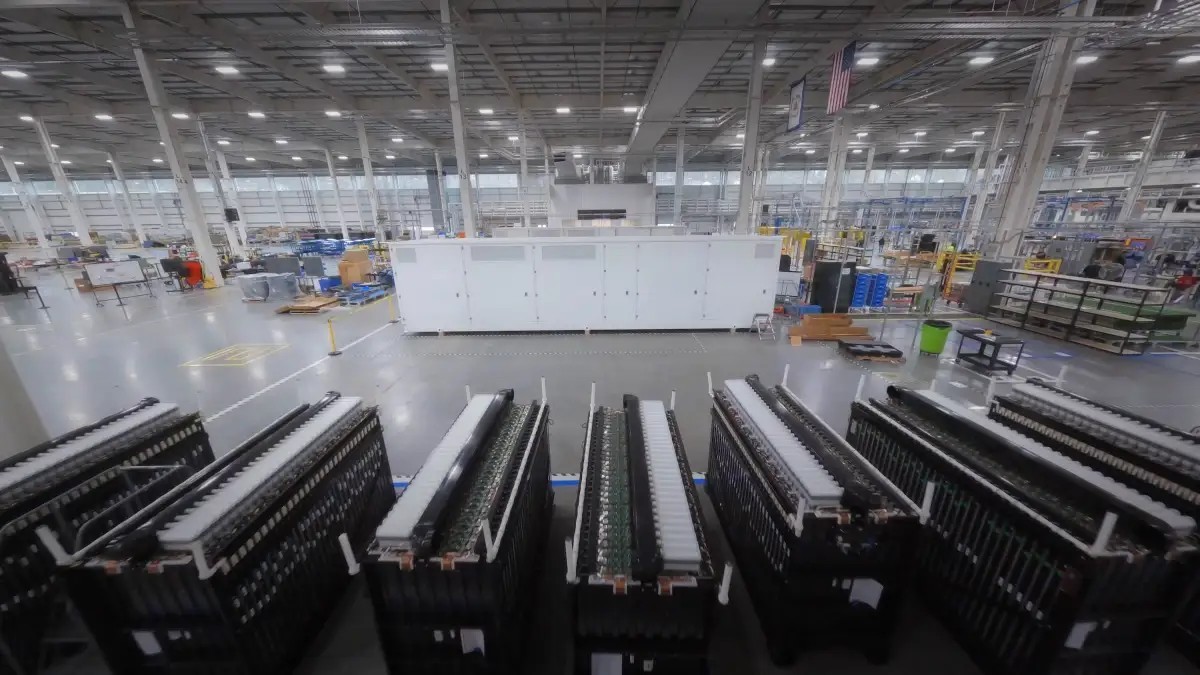 کروزو با خرید باتری های عظیم ظرفیت ذخیره انرژی مراکز داده را افزایش می دهد