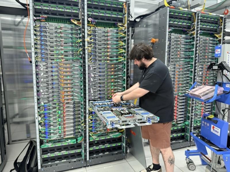 رقابت ترینیوم با انویدیا: تور دیتاسنتر آزمایشگاه تراشه AWS آستین