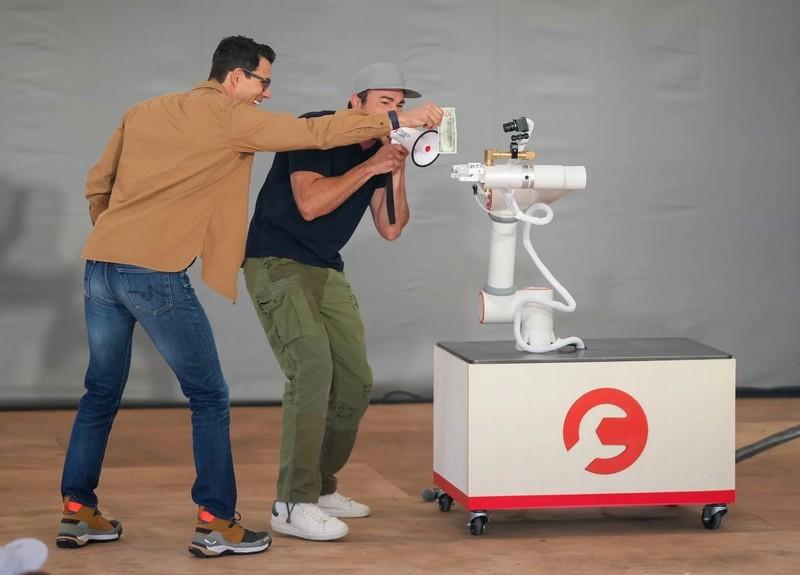 آرجِی اسکارینج، بنیانگذار ریویان و دیدگاه هایش درباره رباتیک و آینده خودران