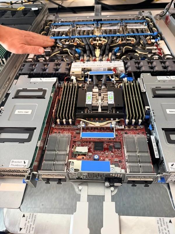 رقابت ترینیوم با انویدیا: تور آزمایشگاه تراشه AWS آستین، سلد Trainium3