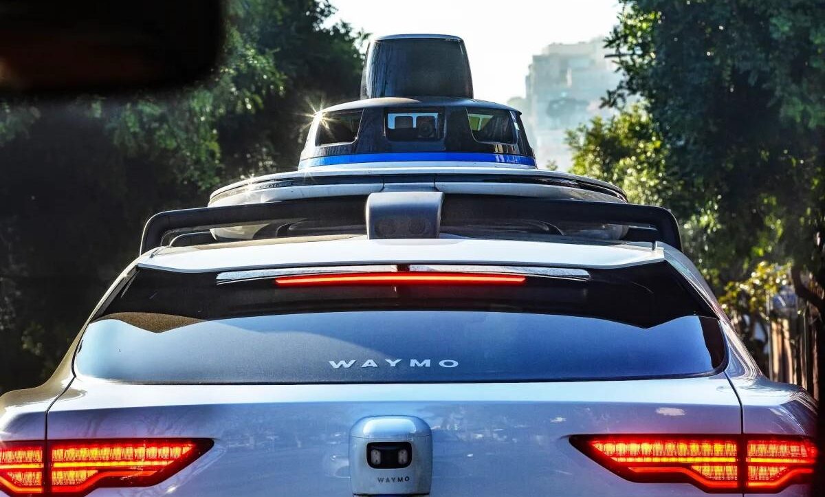 امتناع شرکت های بزرگ از افشای آمار کمک از راه دور خودروهای خودران