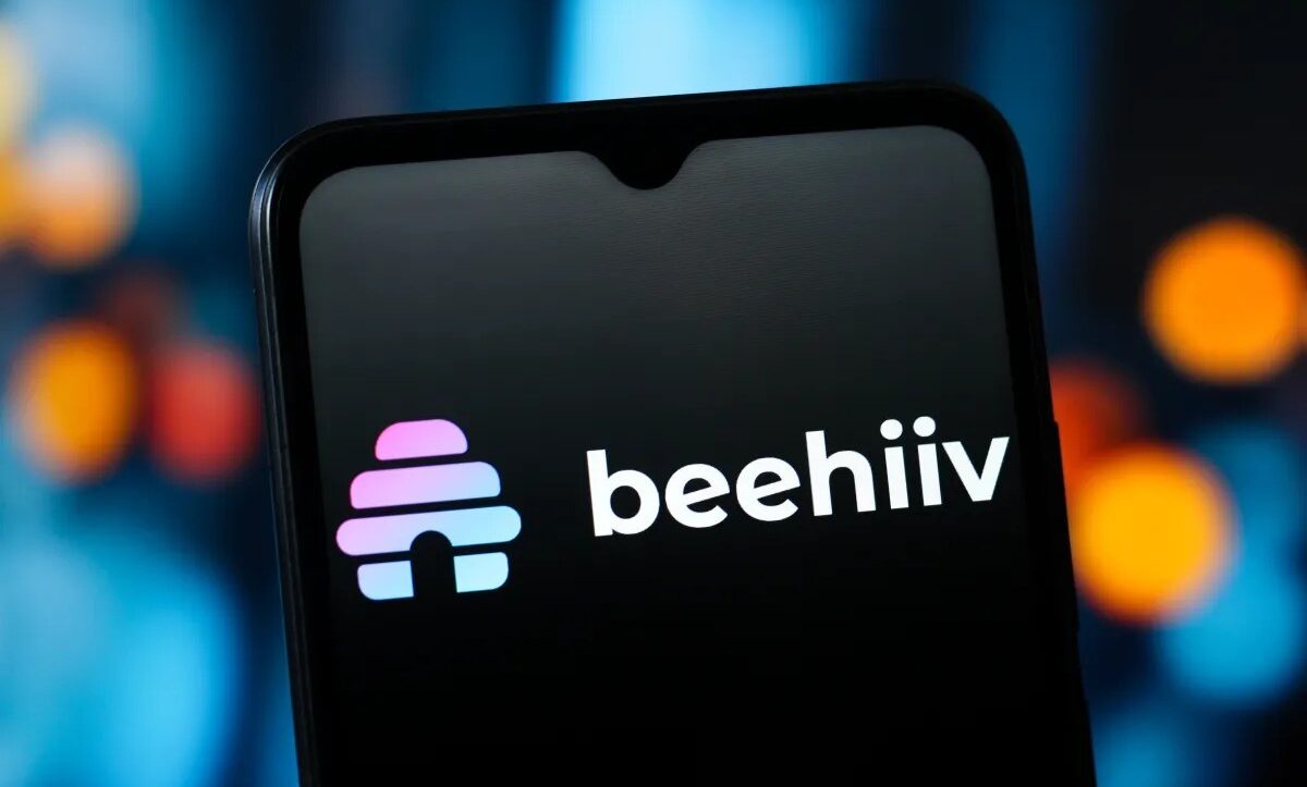 پلتفرم Beehiiv با ارائه قابلیت پادکست بدون کمیسیون به رقابت با پتریون می پردازد