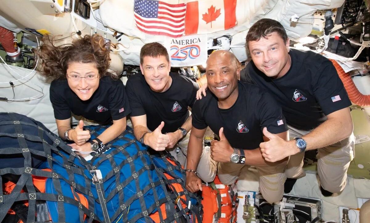 فرود موفقیت آمیز فضاپیمای آرتمیس 2 ناسا در اقیانوس آرام پس از ماموریت ماه